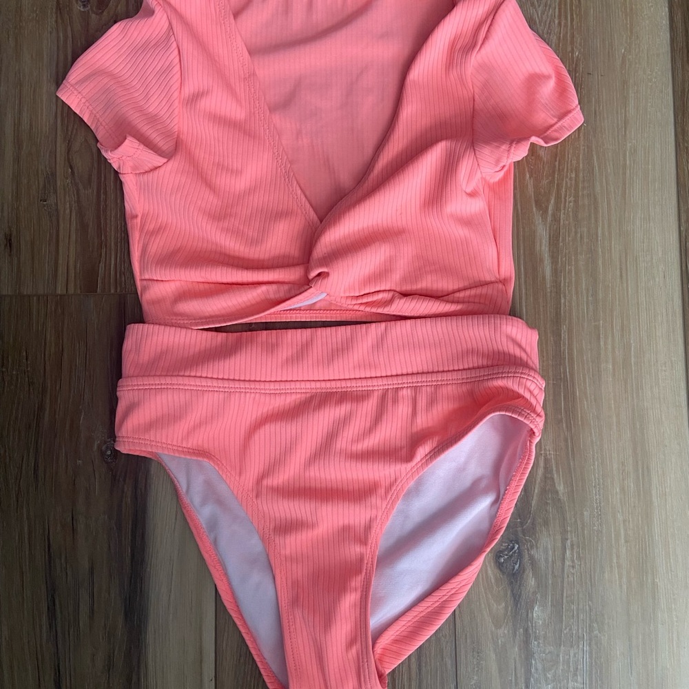 Decree Coral Ribbed Short-Sleeve Crop Swim Top & High-Waist Bottoms size small
